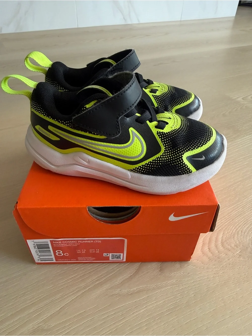 Nike Preschool Black & Neon Yellow Hook-and-Loop Sneakers Toddler 8C